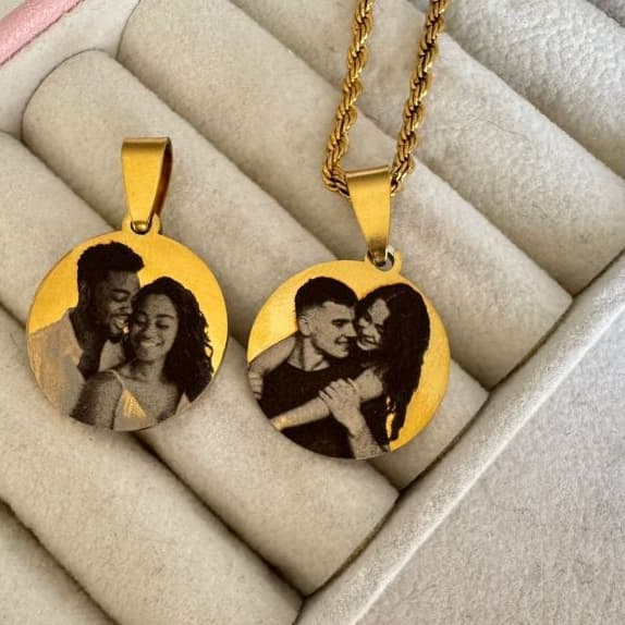 Corrente com Pingente Redondo Dourado Com Foto Personalizado Inox
