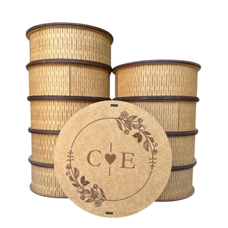 Caixas 15x15x5 Redonda com Ramo Floral Personalizado e Data Casamento Noivado.