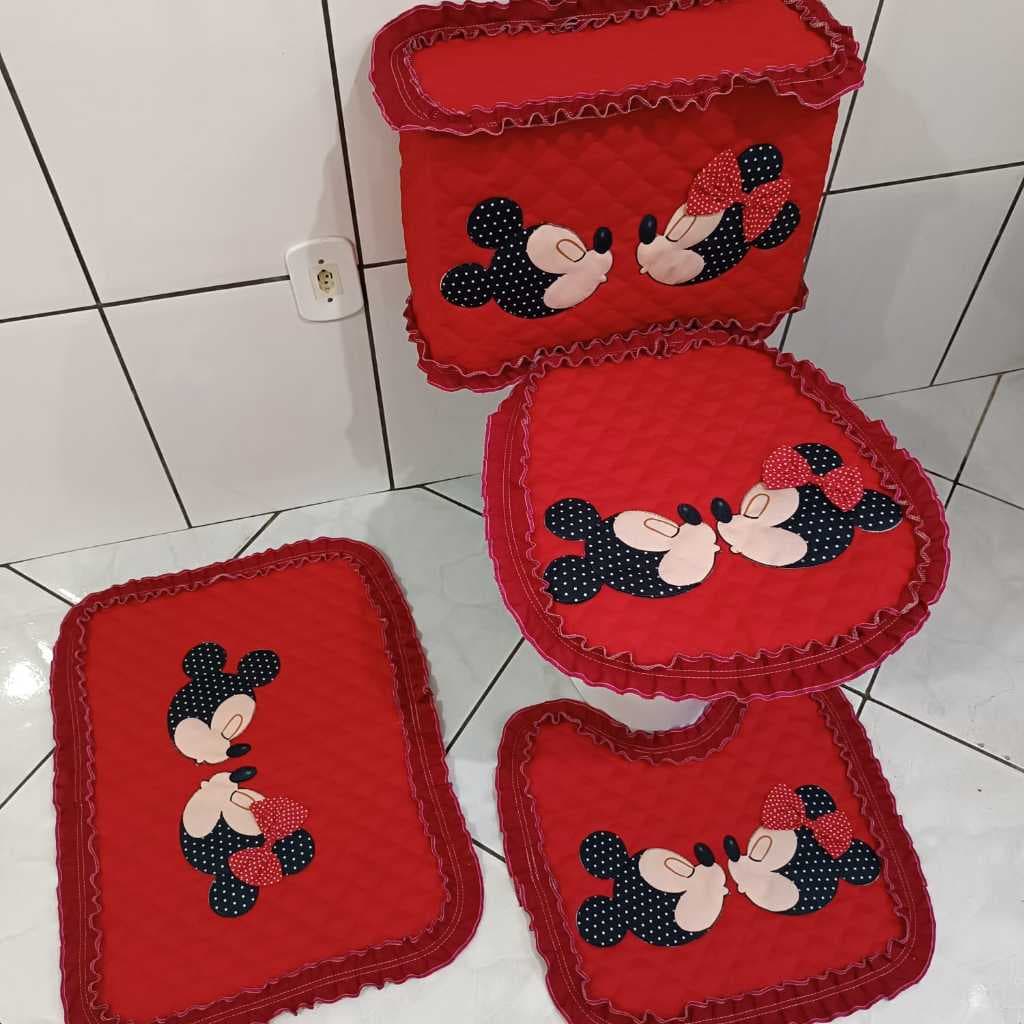 Jogo de Banheiro Minnie e Mickey Apaixonados com capa pra caixa acoplada 4 peças