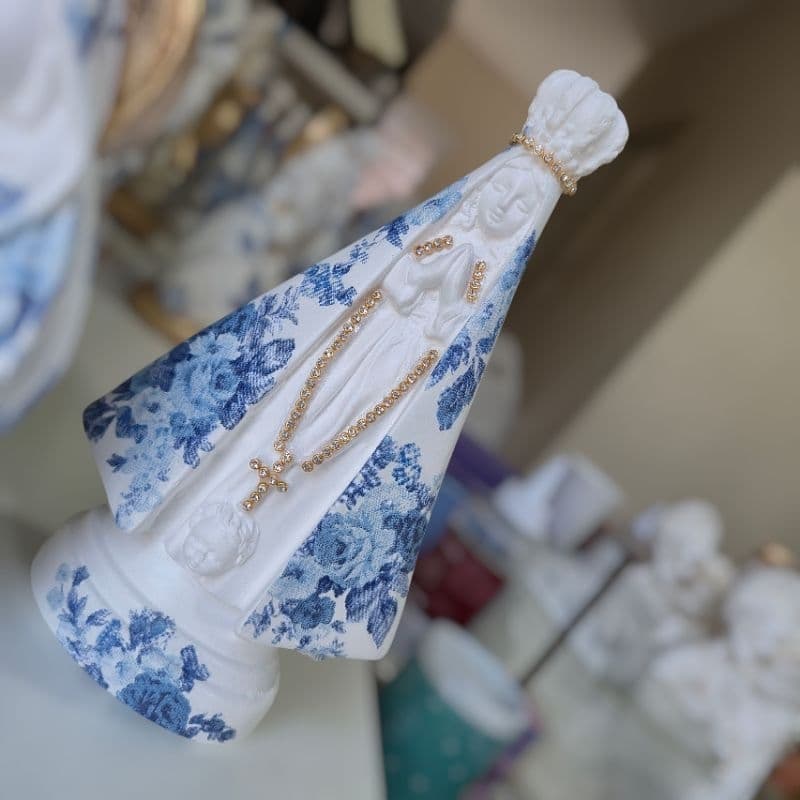 Nossa Senhora Aparecida 22cm manto em flores azuis delicadas