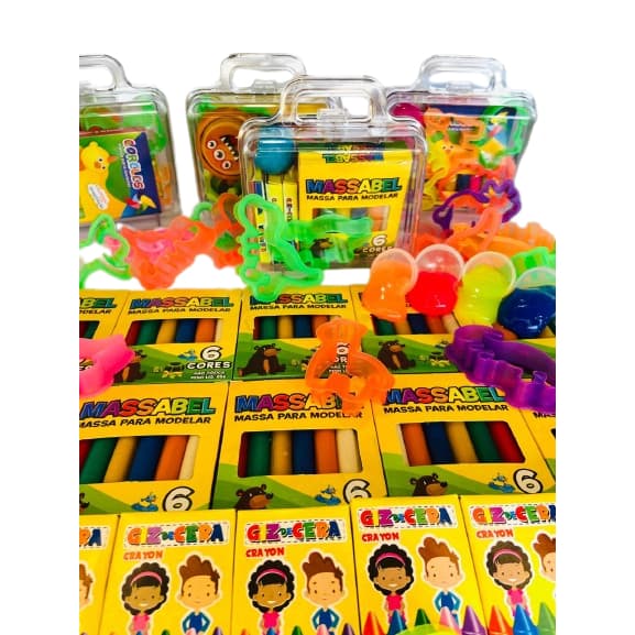 15 Maleta+ 15 Cortador Forminha + 15 Massinha De Modelar + 15 Geleca Slime + 15 Giz Mini Lembracinha