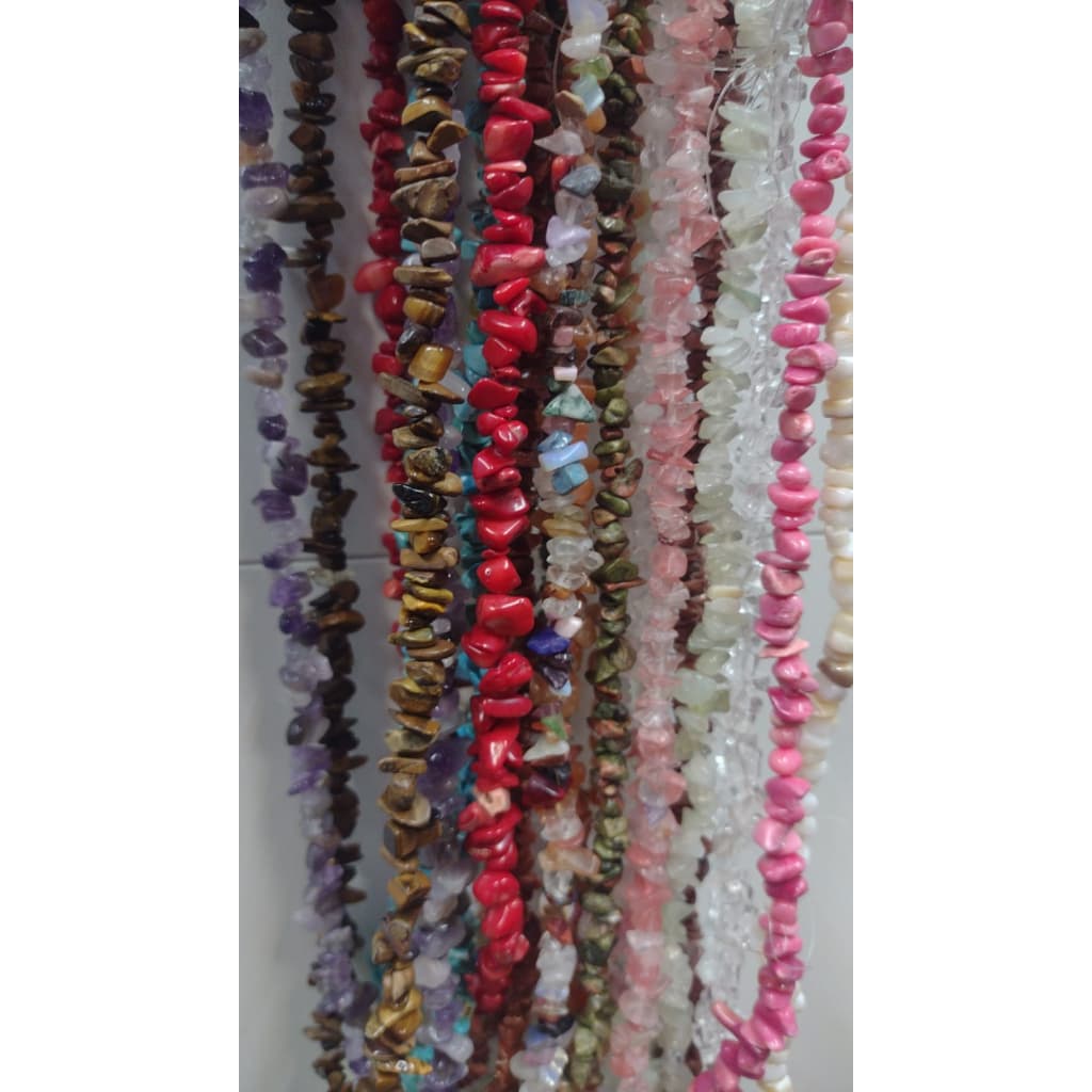 Cascalhos de Pedra - Fio de  80cm até 90cm Aprox. 205 Peças