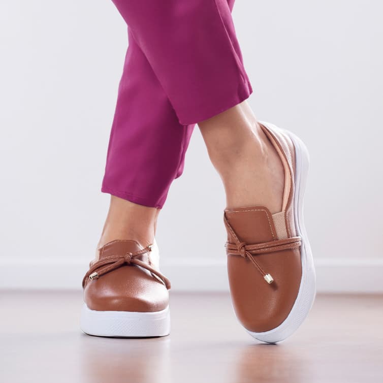 Tênis Slip On Feminino Bia Calçados Dupla Tiras Napa Pingente Fosco