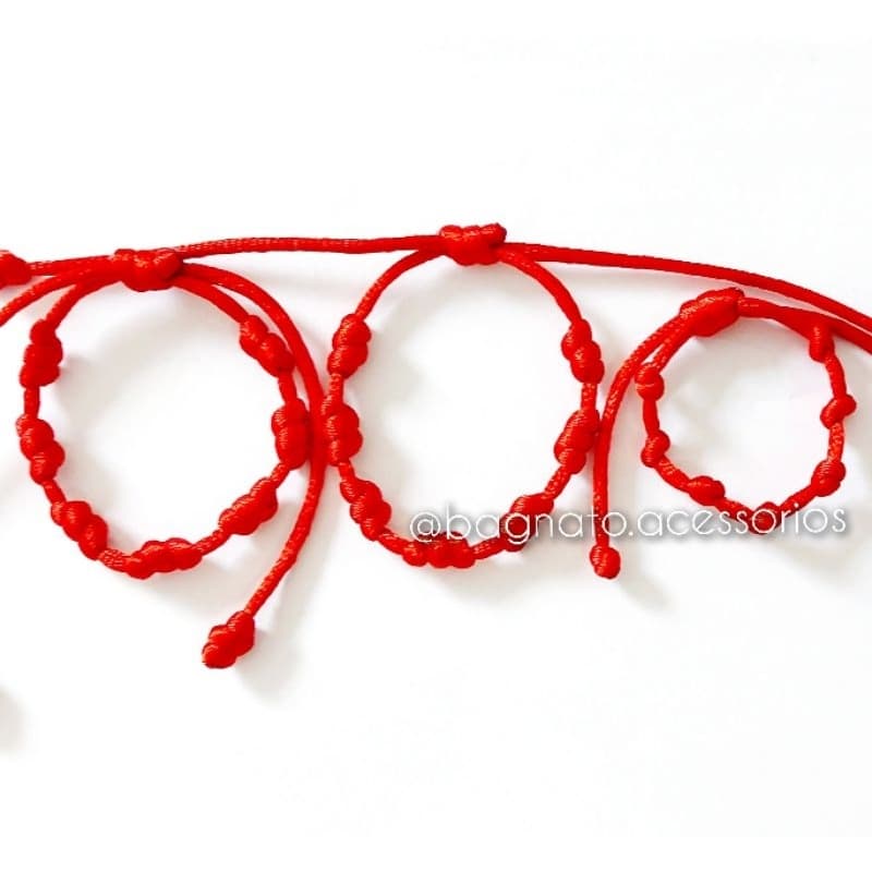 CONJUNTO COM 3 PULSEIRAS DE PROTEÇÃO 7 NÓS VERMELHAS : 2 adultos e 1 bebê -(fio de 2 mm)