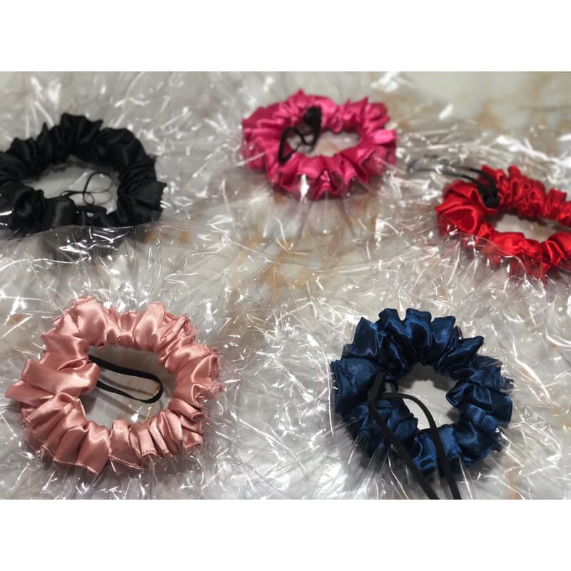 Touca de Banho com faixa de Cetim e regulagem no elástico + xuxinha