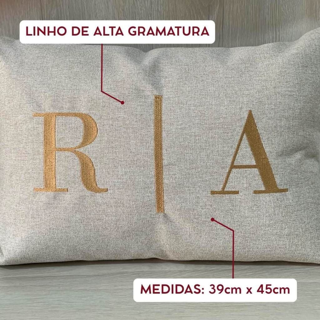 Capa Almofada Baguete Iniciais Bordadas 35x49cm Iniciais Letras Casal Decoração