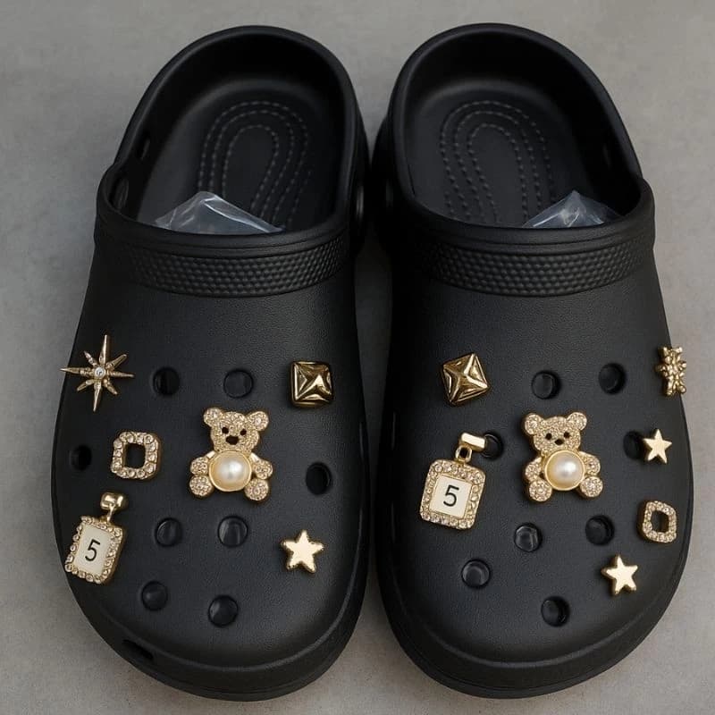 Chinelo Feminino botons Estilo Babuche Pingente de Metal Corfly Baixo EVA Solado Leve Antiderrapante botons aleatório