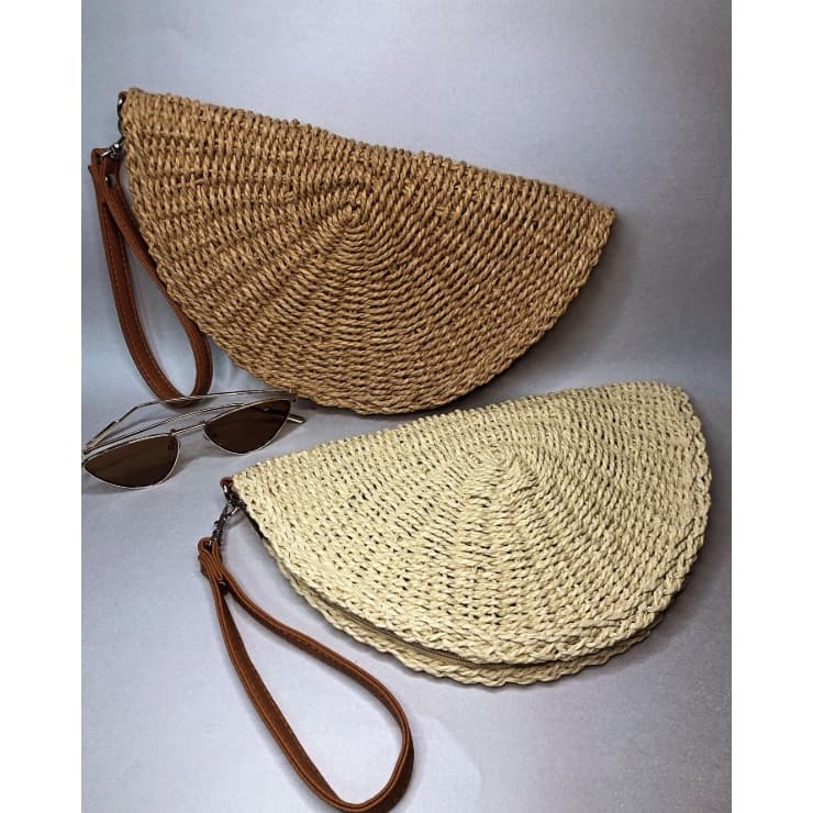 CARTEIRA DE MÃO FORMATO LEQUE DE PALHA PRAIA FEMININA DE MAO BOLSO INTERNO FECHO CHIQUE