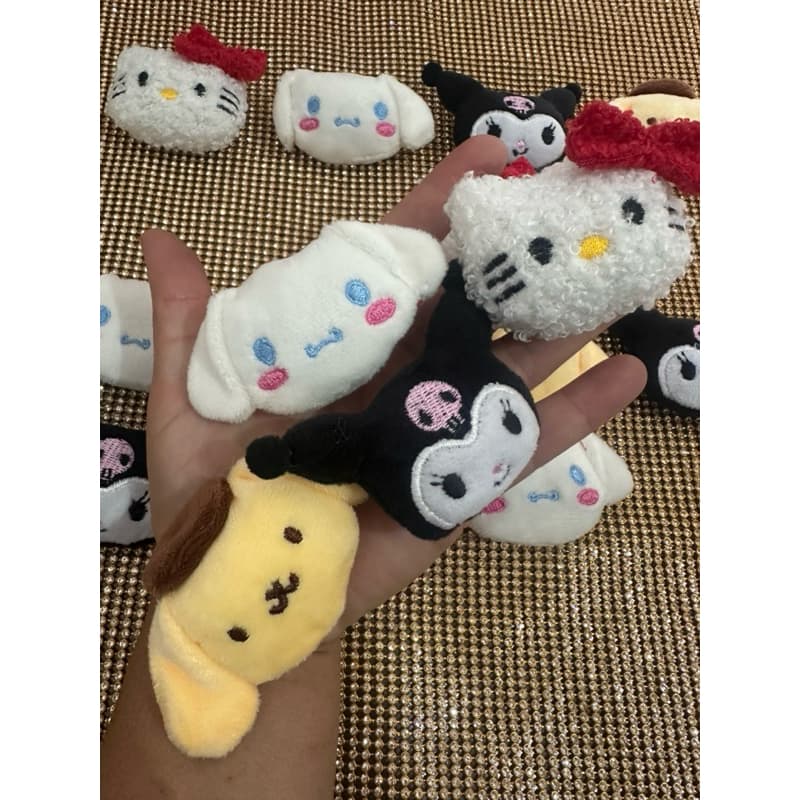 Aplique personagens gatinha Hello em pelúcia -4pecas