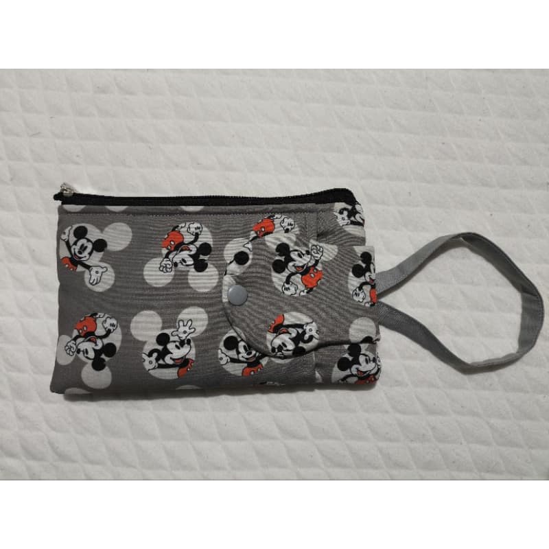 3.0 carteira possui 3 bolsos