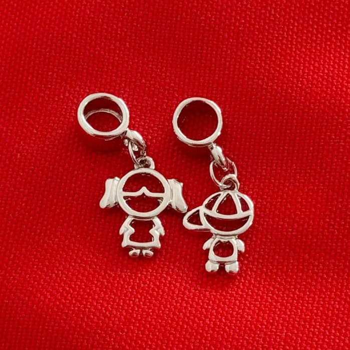 Berloque Filho Filha Menino Menina Filhos Folheado Prata 925 p/ Braceletes e Pulseiras