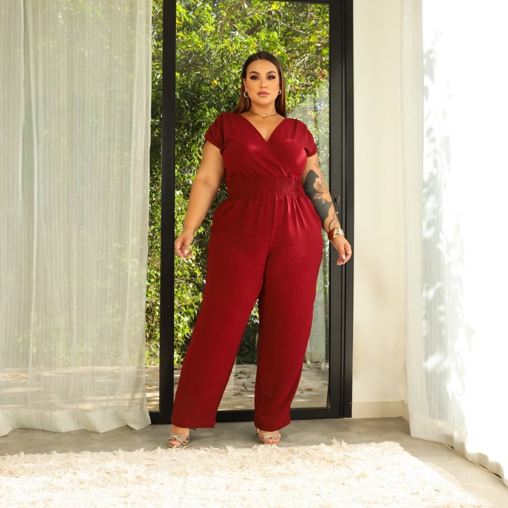 Macacão Feminino Look Plus Size Transpassado Decote V Elegante Casual Confortável Lia Rosa.