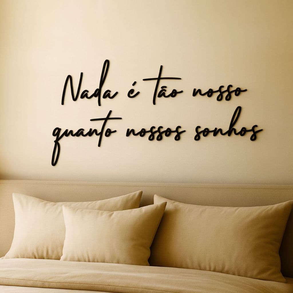 Frase Nada é tão nosso quanto nossos sonhos Lettering de Parede MDF Escultura Cabeceira