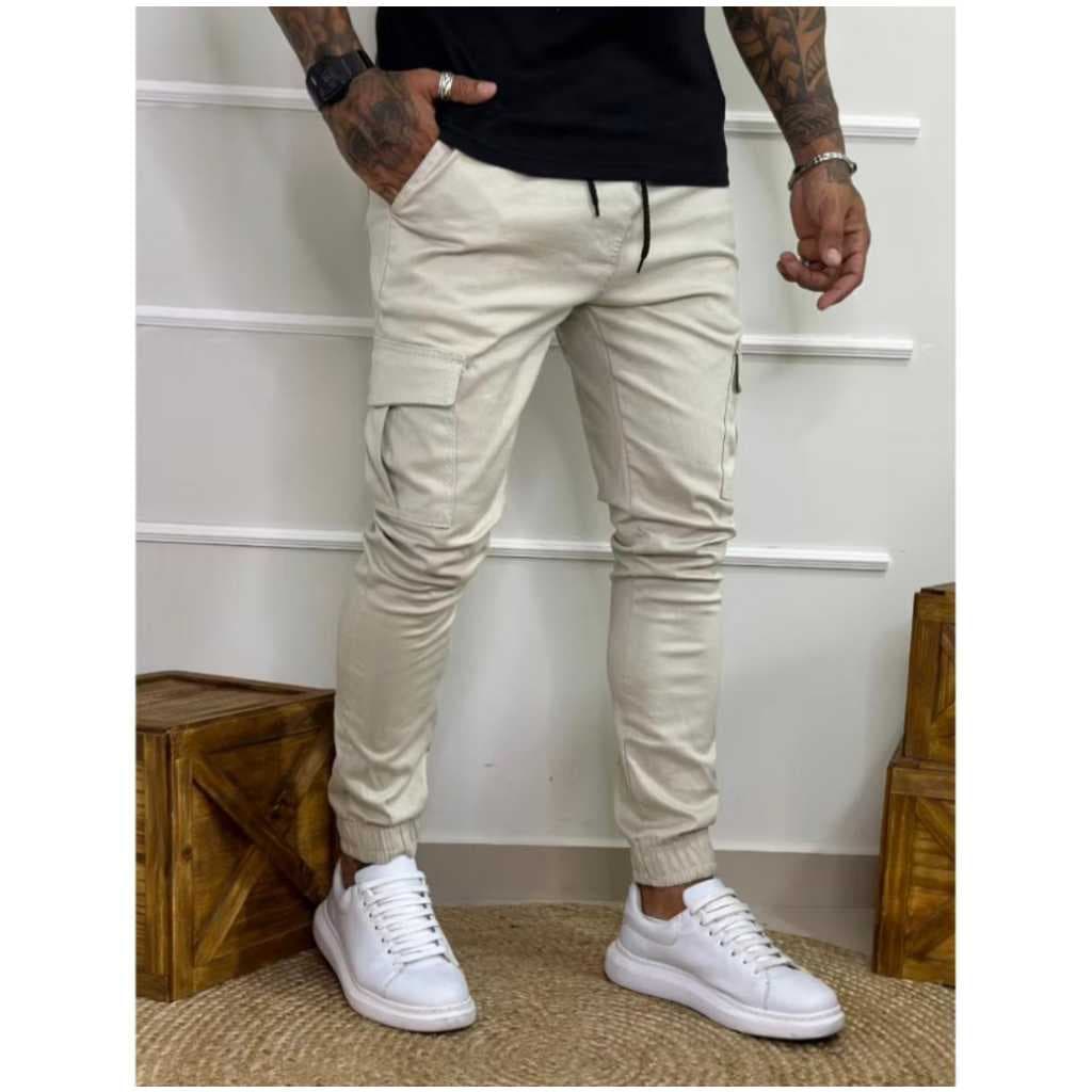 Calça Jogger Cargo Masculina Sarja com Bolso Lateral e Punho