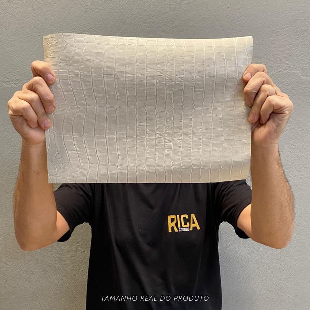 Painel de Couro Legítimo Croco 25x35cm - Retalho 10/12L - Textura Estampada Luxo - Placa Tipo Croco - Cor: Off White