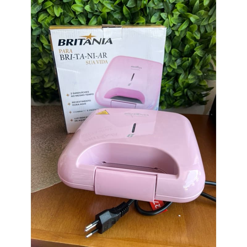 Sanduicheira Rosa Britânia 750W BGR05RS Antiaderente 220v / 110v
