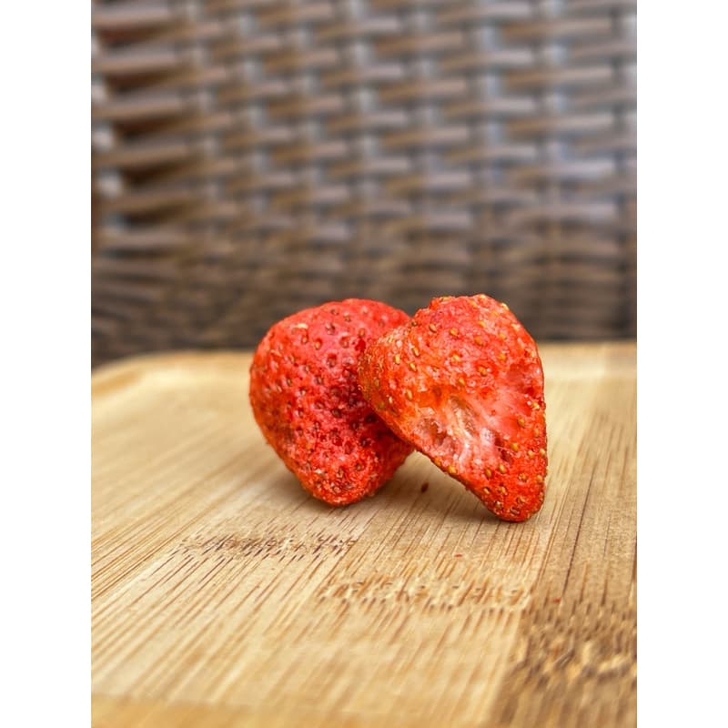 Morango desidratado - petisco natural para coelho, roedores, aves e cães.