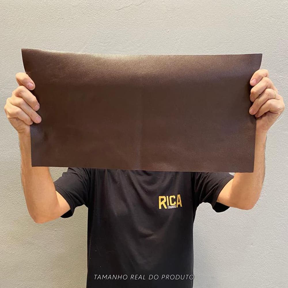Painel de Couro Genuíno Tipo Fly 25x50cm – Placa Natural e Macia - Retalho 10/12 linhas - Cor: Cacau