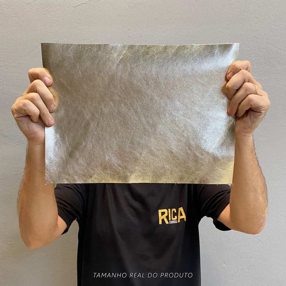 Painel de Couro Legítimo Fly Metal - Retalho 25x35cm – Placa, Pedaço com Acabamento Metálico, Brilho Sofisticado