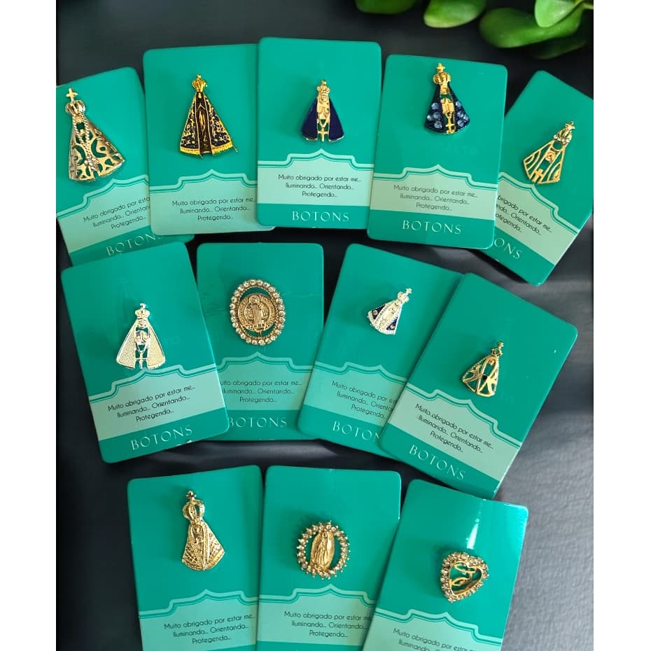 Boton Nossa Senhora de Aparecida São Bento e Nossa Senhora de Guadalupe Dourado Diversos Modelos