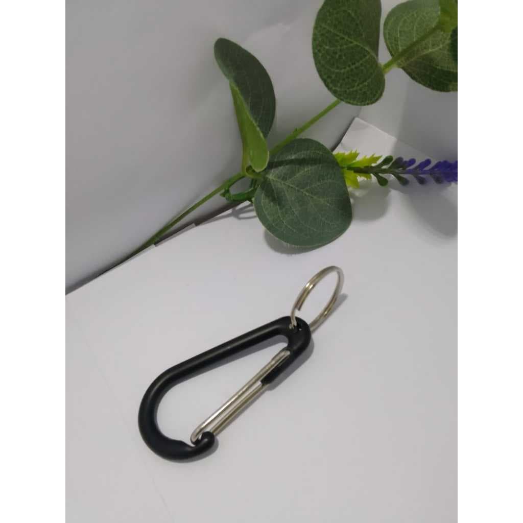 Chaveiro mosquetão metal na cor preta