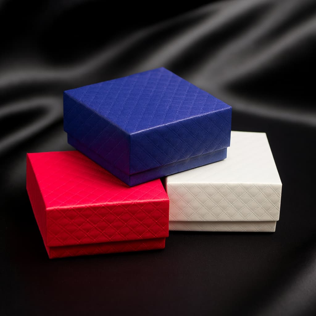 Caixa De Presente 7x7x3,5 Caixinha Rígida Joias Com Berço de Veludo Semijoias Cores Aleatórias