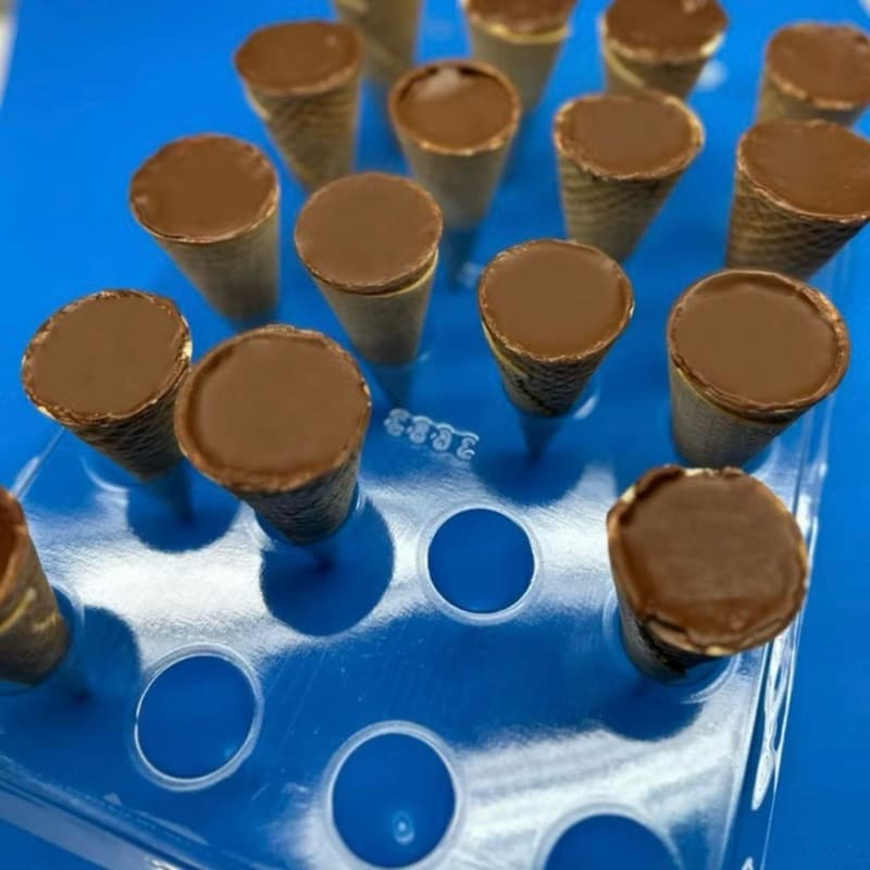 Forma Suporte para Cone Chocolate   BWB 3683 | Acetato Semiprofissional | 20 Cavidades | Doces e Cone Trufado