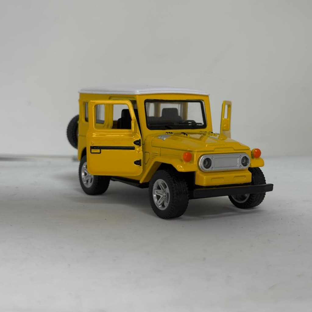 Miniatura Toyota Bandeirante (Escala 1:35): Metal, Fricção e Pneus de Borracha!