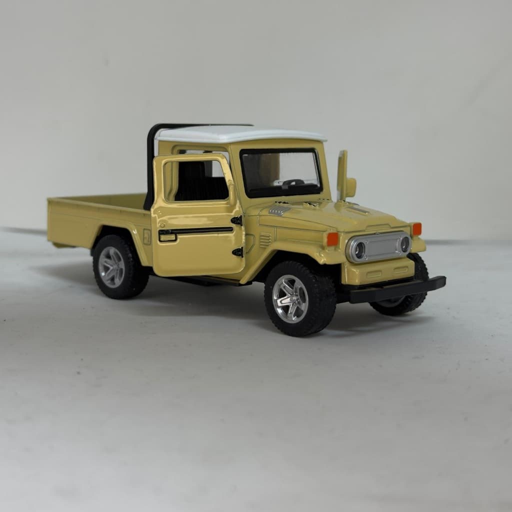 Miniatura Toyota Bandeirante Pickup (Escala 1:30): Metal, Fricção e Pneus de Borracha!