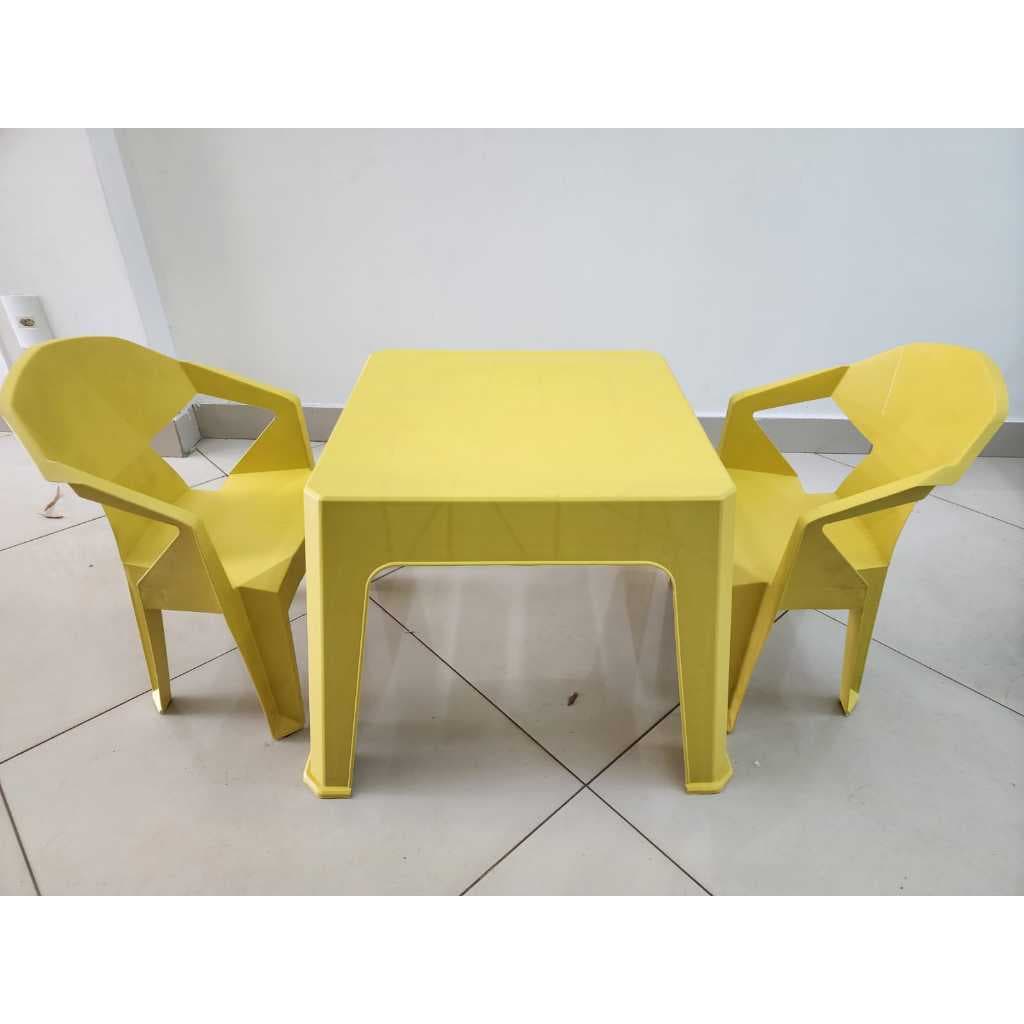 kit 2 cadeiras infantil Diamond e 1 mesa infantil JR para Casa Festas Brinquedoteca Escolas