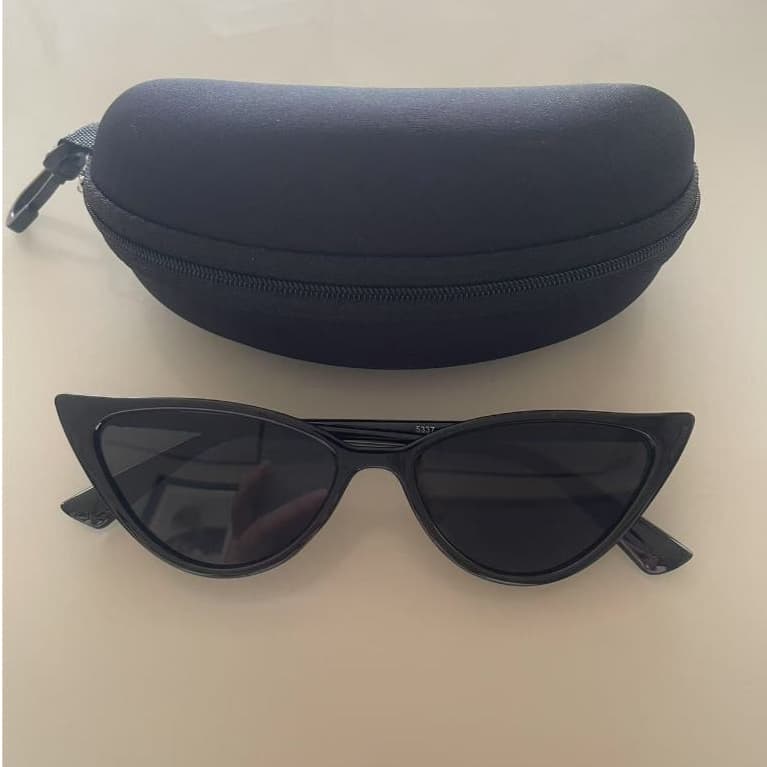 Óculos de Sol Feminino Gatinho Clássico com Proteção UV400 – Armação Branca ou Preta + Estojo