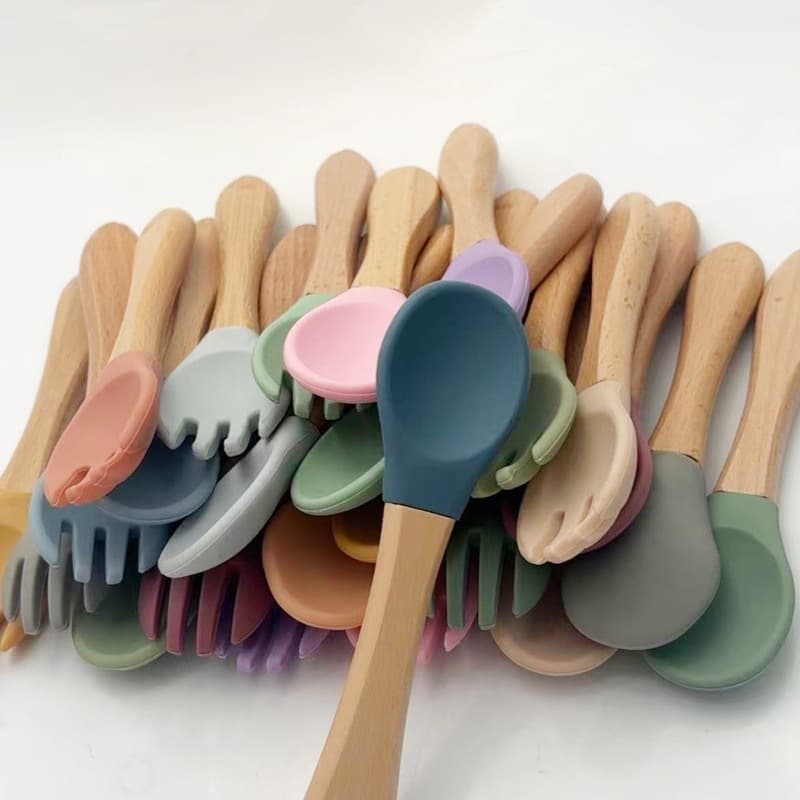 [Dia Das Crianças] Kit De Colher e Garfo de Silicone com Cabo de Madeira Bebe e Mãe