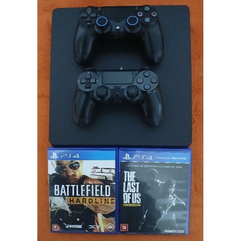 Playstation 4 slim 1TB com 2 jogos e 2 controles
