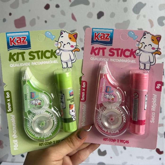 Kit Stick Corretivo em Fita Roller e Cola em Bastão Kaz Qualidade Incoparável Fácil Manuseio KZ835RS Gato Verde ou Rosa