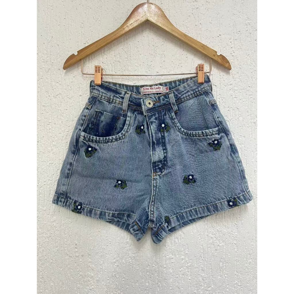Short Jeans feminina com Bolso Bermuda Feminina Com Estampa De Flor