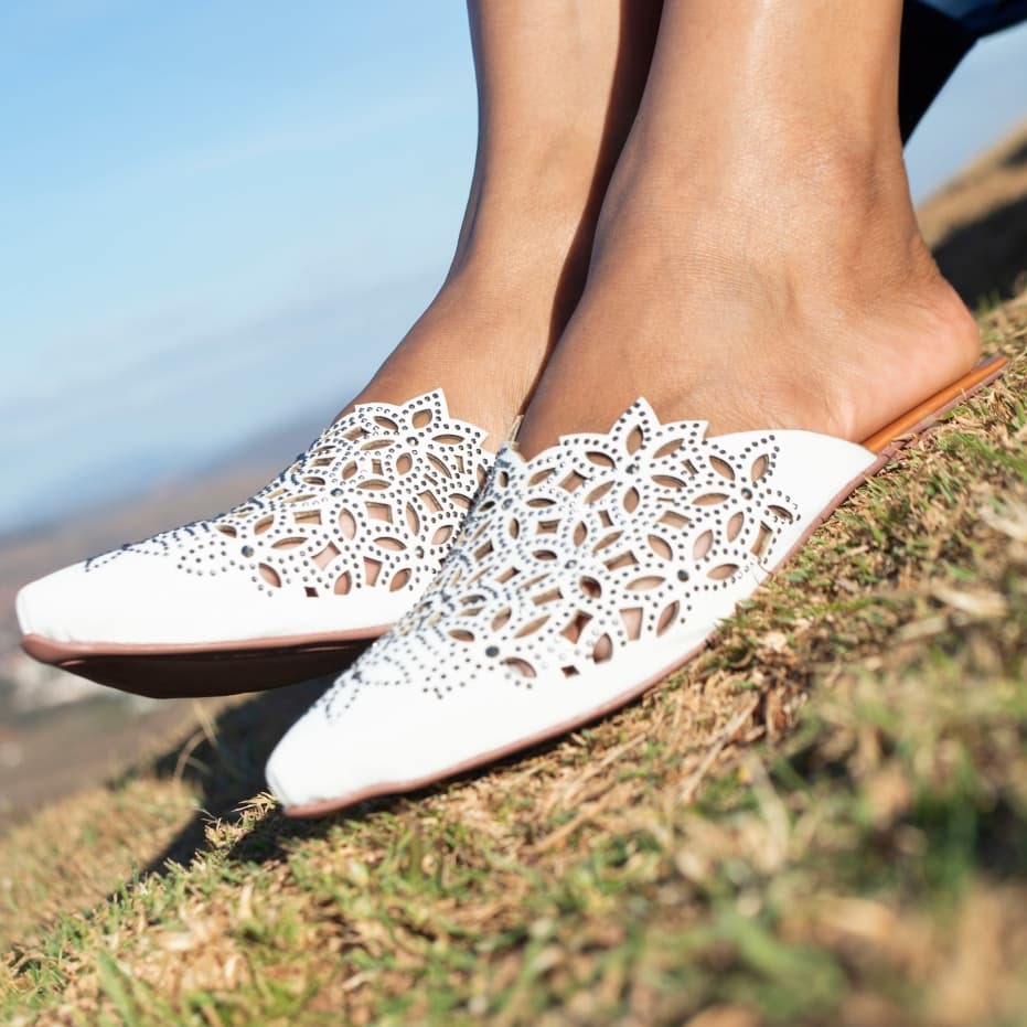 Mule Bico Fino Rasteirinha Feminina Hotfix Flor Sapato Aberto Elegante Tendência Moda Fashion Ref.08