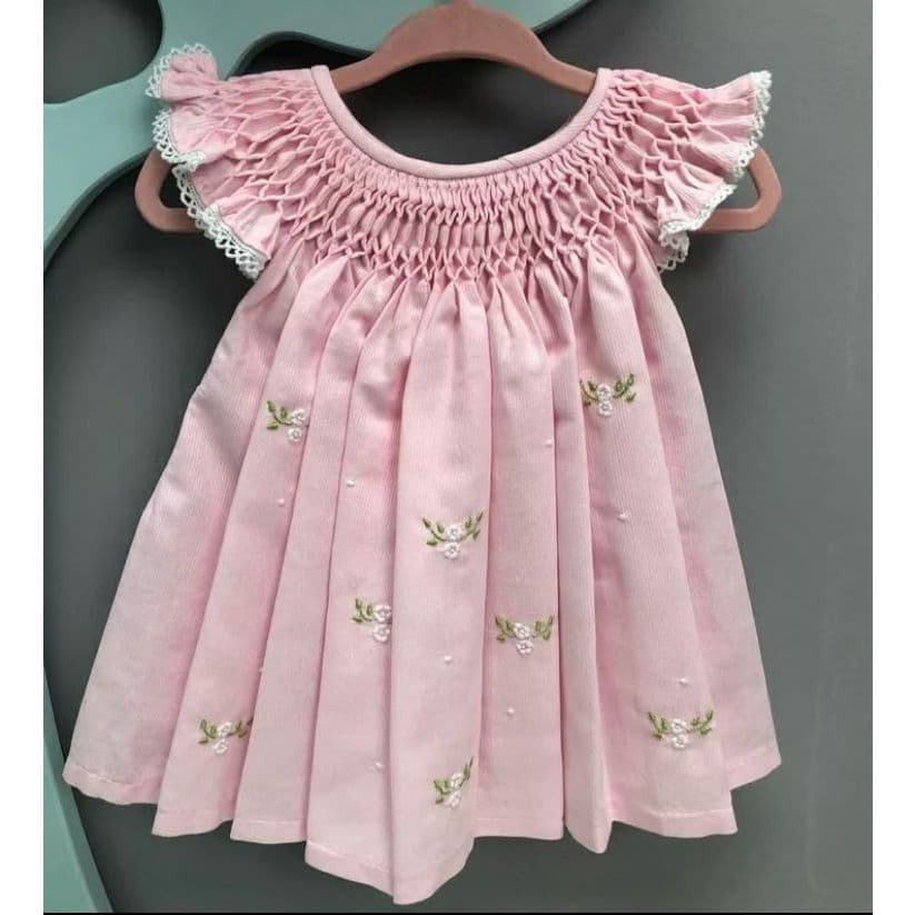 Vestido Infantil Casinha de Abelha bordado (tamanho M veste 4 a 10 meses)