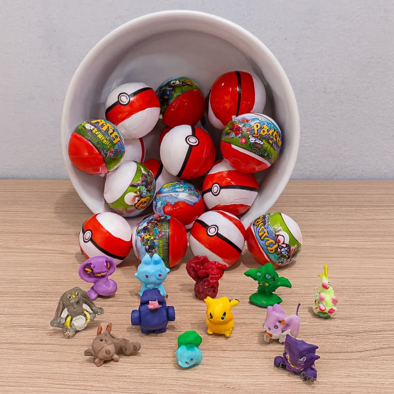 Pokebola com Miniatura de Pokemon