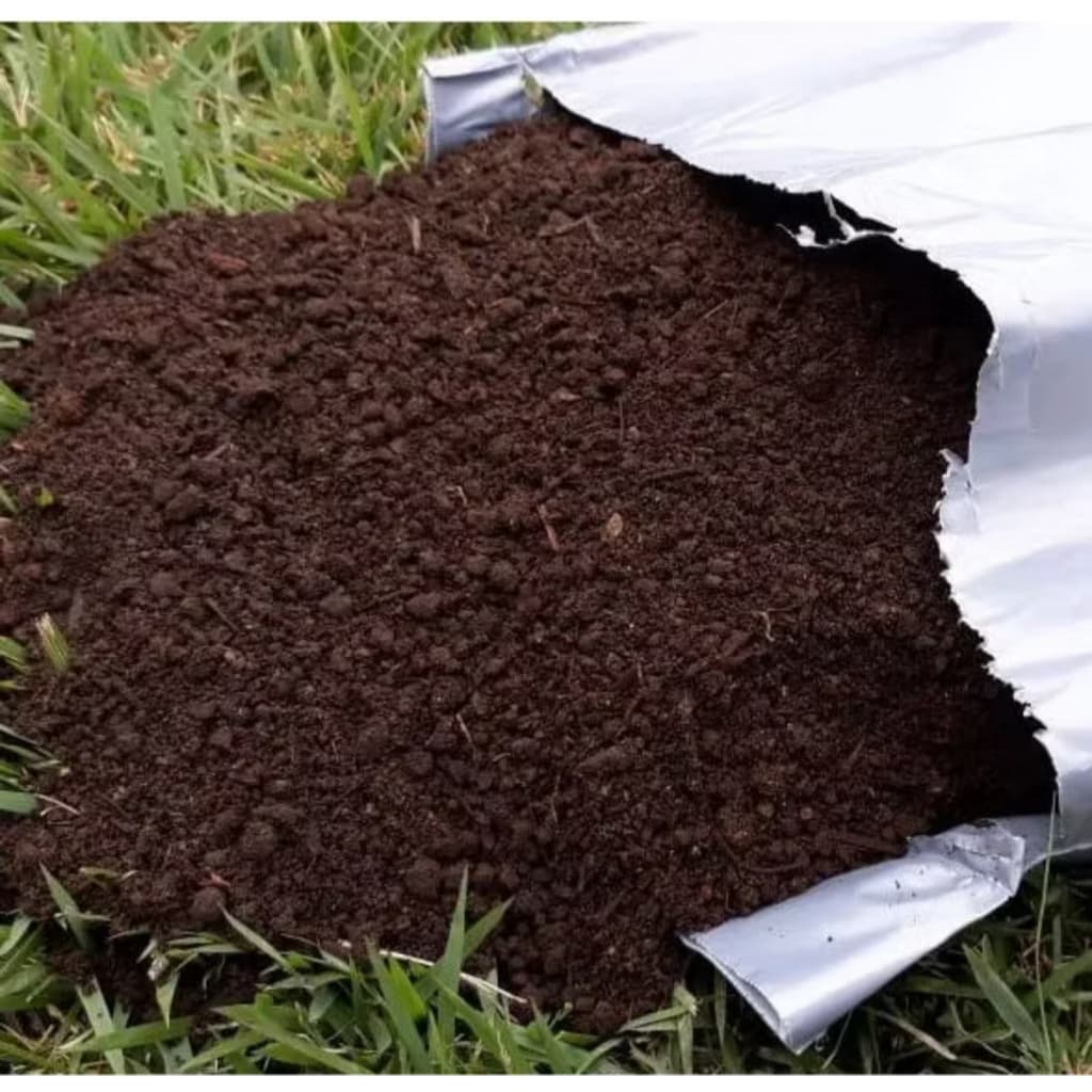 Terra Organica Vegetal Adubada Com Humus Pronta Para o Uso Vasos Hortas Jardim