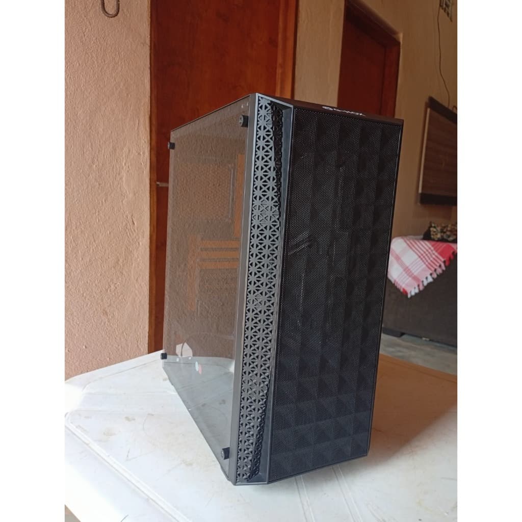 Gabinete Tower Seminovo com lateral de vidro