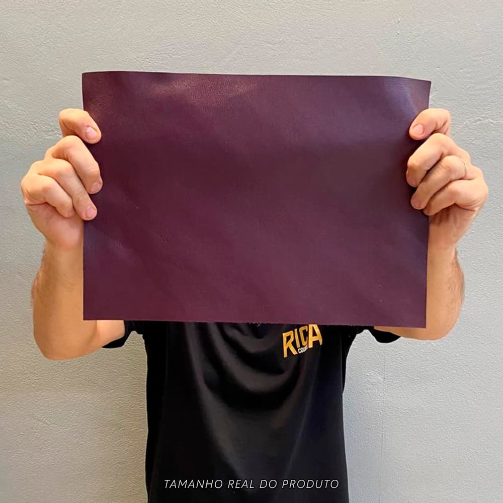 Pedaço de Couro Genuíno Tipo Fly 25x35cm – Placa Natural e Macia Retalho 10/12 linhas - Cor: Amora