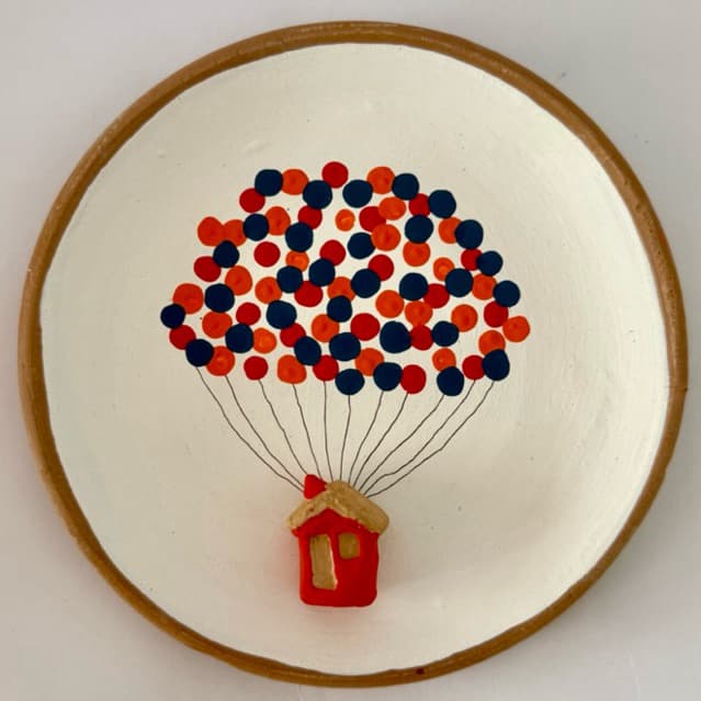 PRATO DE CERÂMICA ARTESANAL DECORATIVO CASINHAS