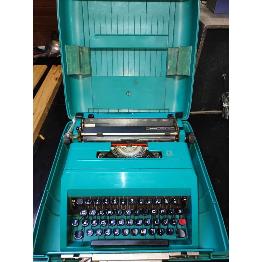 Maquina de escrever Olivetti Studio 45 com Case Original