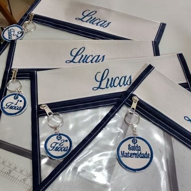 Saquinhos maternidade com tags, com 2,  4 ou 5 unds.  Personalizados com nome