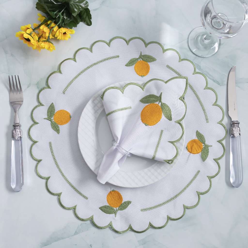 Kit Jogo Americano 4 peças com 2 sousplat Bordado (40cm x40cm) e 2 Guardanapos (35cm x 35cm)