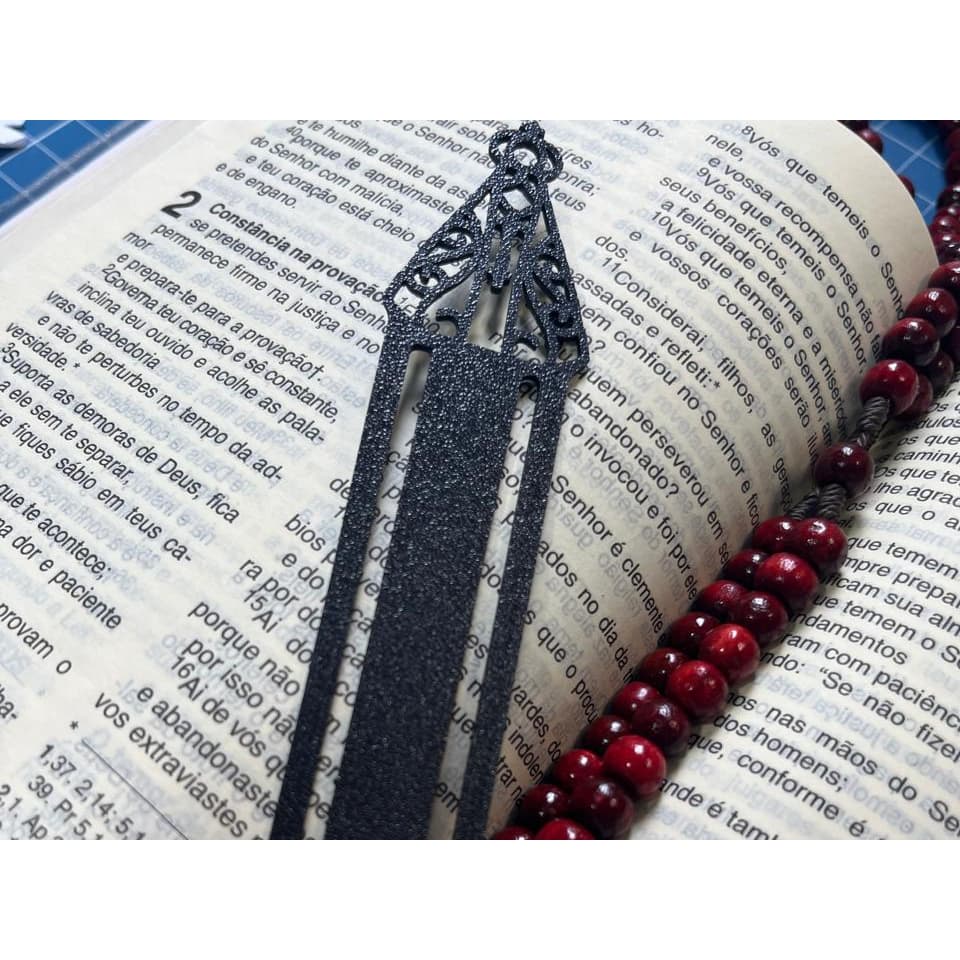 Marcador de Página Nossa Senhora Aparecida – 12cm – Oração - Religião - Leitura - Santa - Mãe