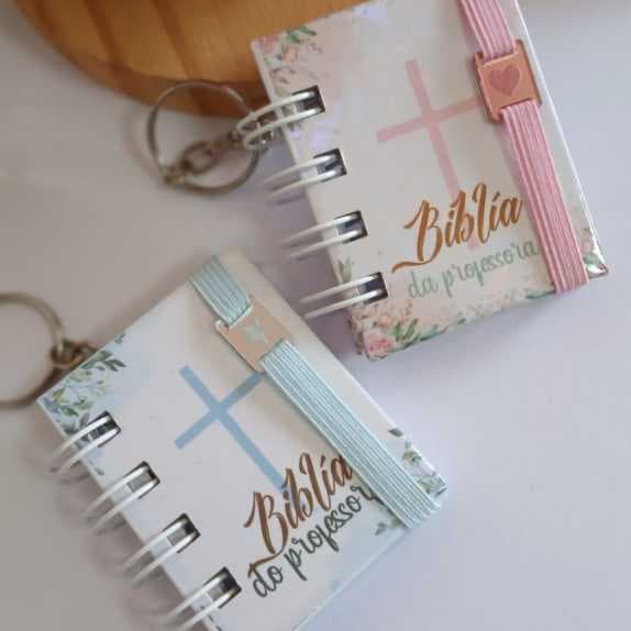 Chaveiro Mini Bíblia Dia dos Professores - Cartonada com 30 versiculos - Personalizada