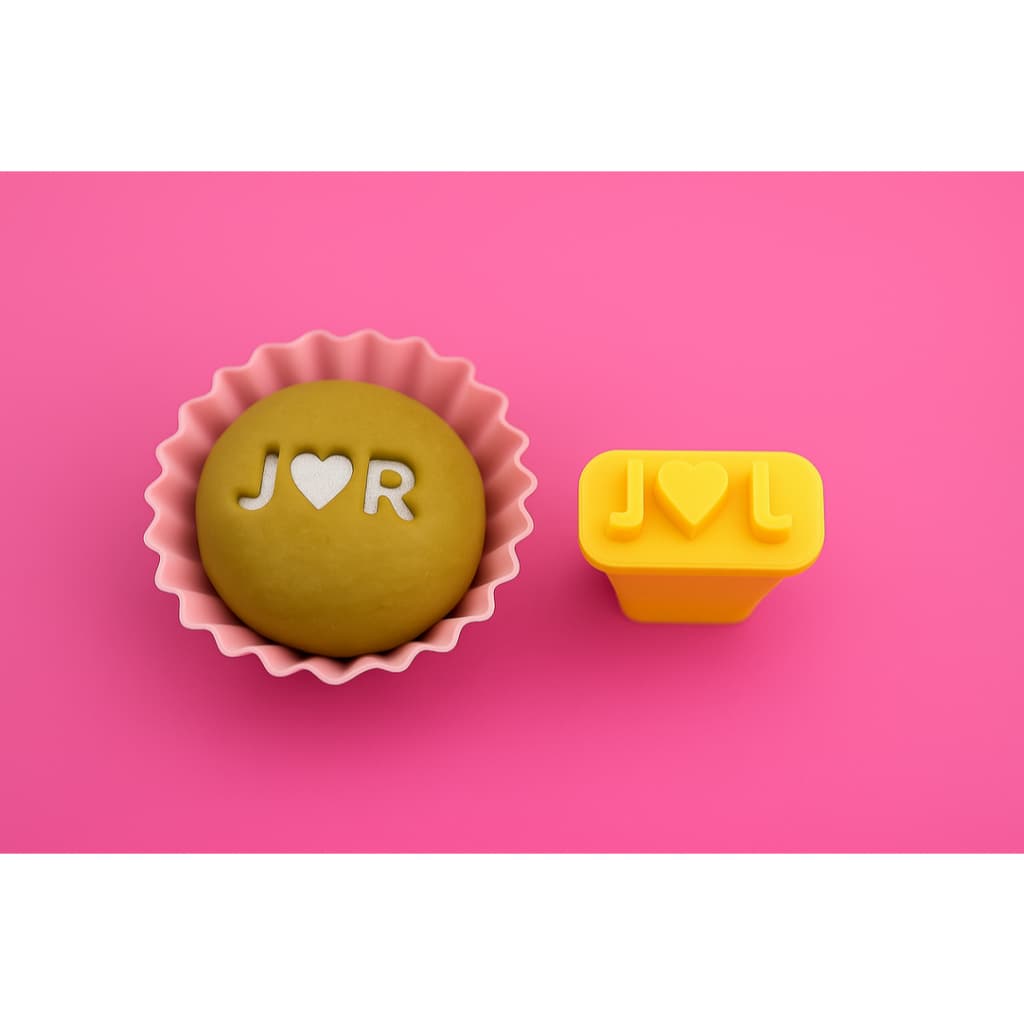 Marcador de Iniciais para Brigadeiro – Personalização para Casais, Casamentos e Noivados