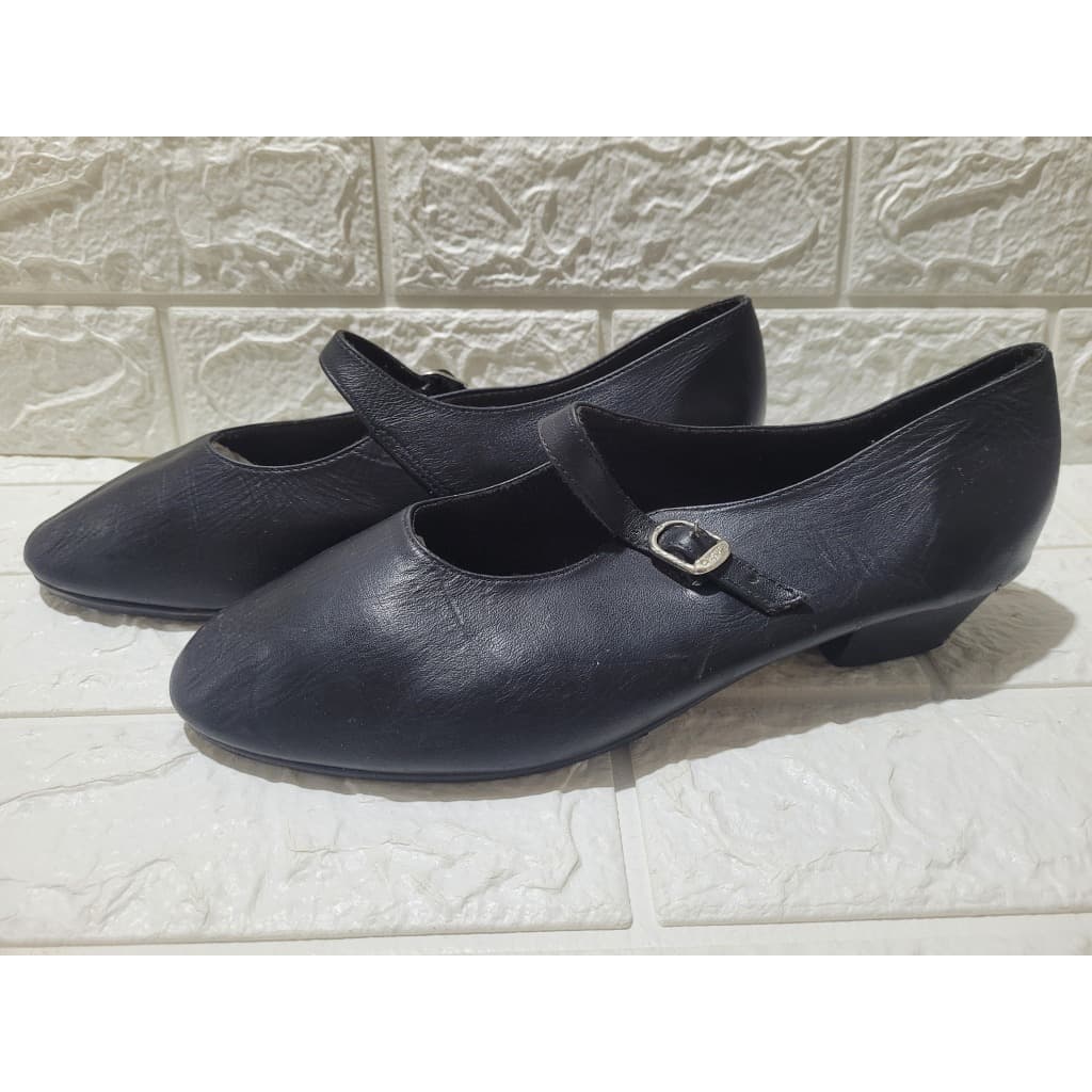 Sapato preto couro estilo dança ou antigo vintage CAÇULA 38 usado conforme fotos e anúncio