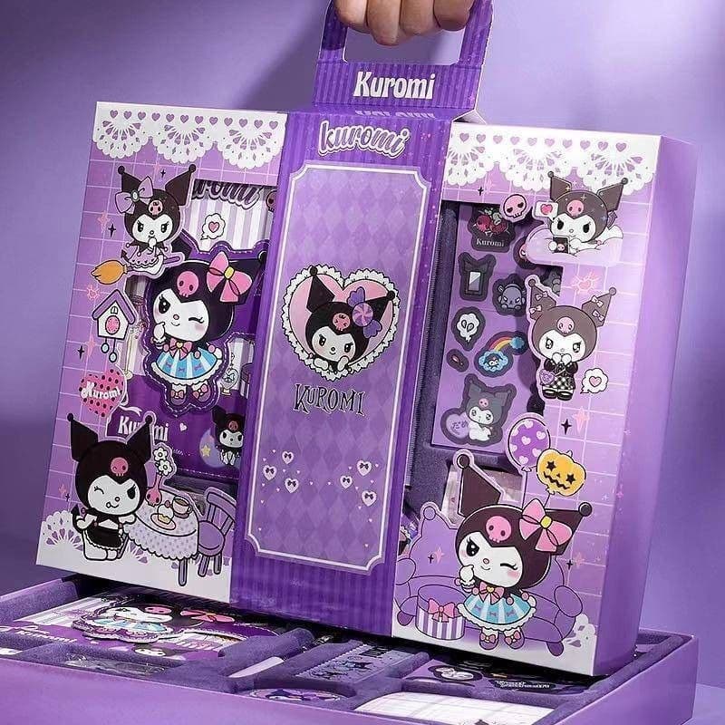 Kit Papelaria Sanrio 2024 Kuromi – Notebook, Adesivos, Fita Decorativa, Régua, Chaveiro e Caneta